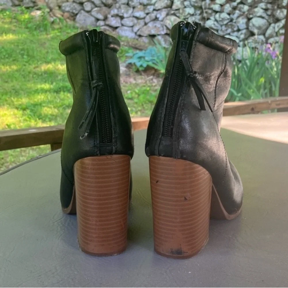 ELLE black ankle boots womens size 8 stacked heel, zipper backs
